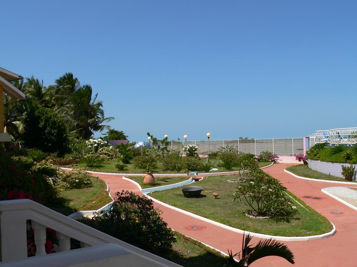 Appart' hôtel Montjoyeux Les Vagues Cayenne Exterior foto